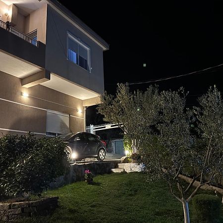 Ilvi Guesthouse Gjirokastër Екстериор снимка