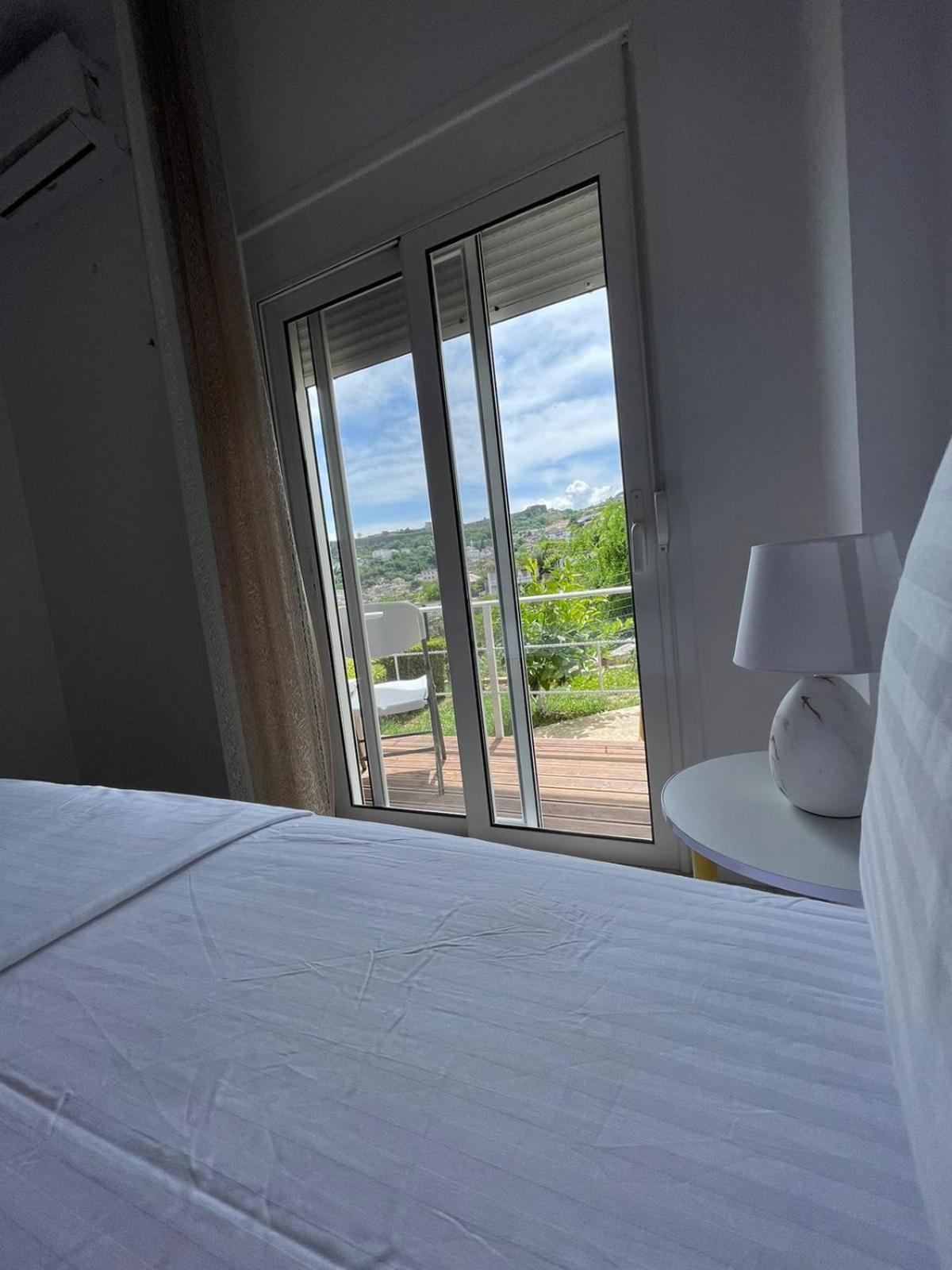 Ilvi Guesthouse Gjirokastër Екстериор снимка
