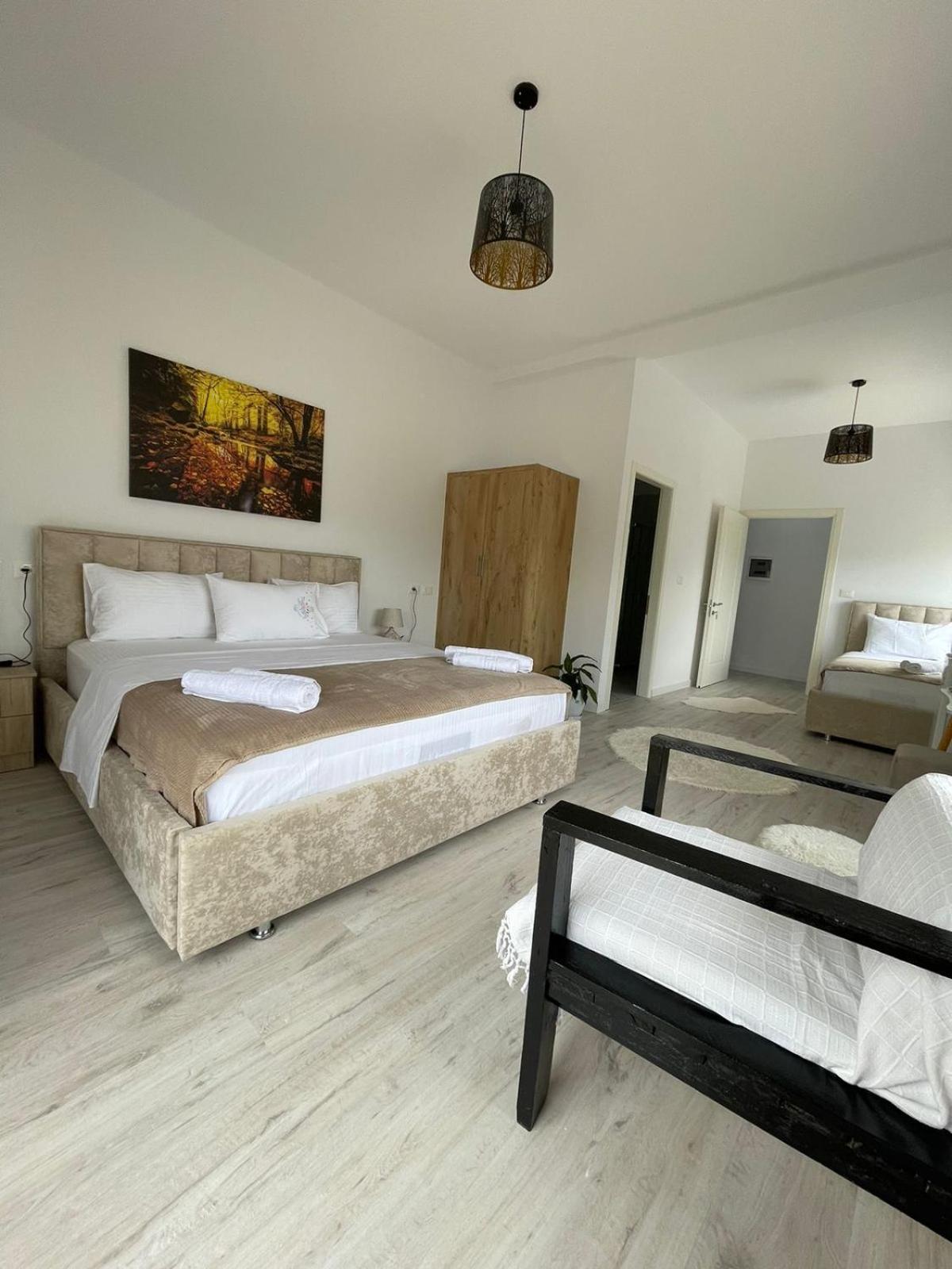 Ilvi Guesthouse Gjirokastër Екстериор снимка