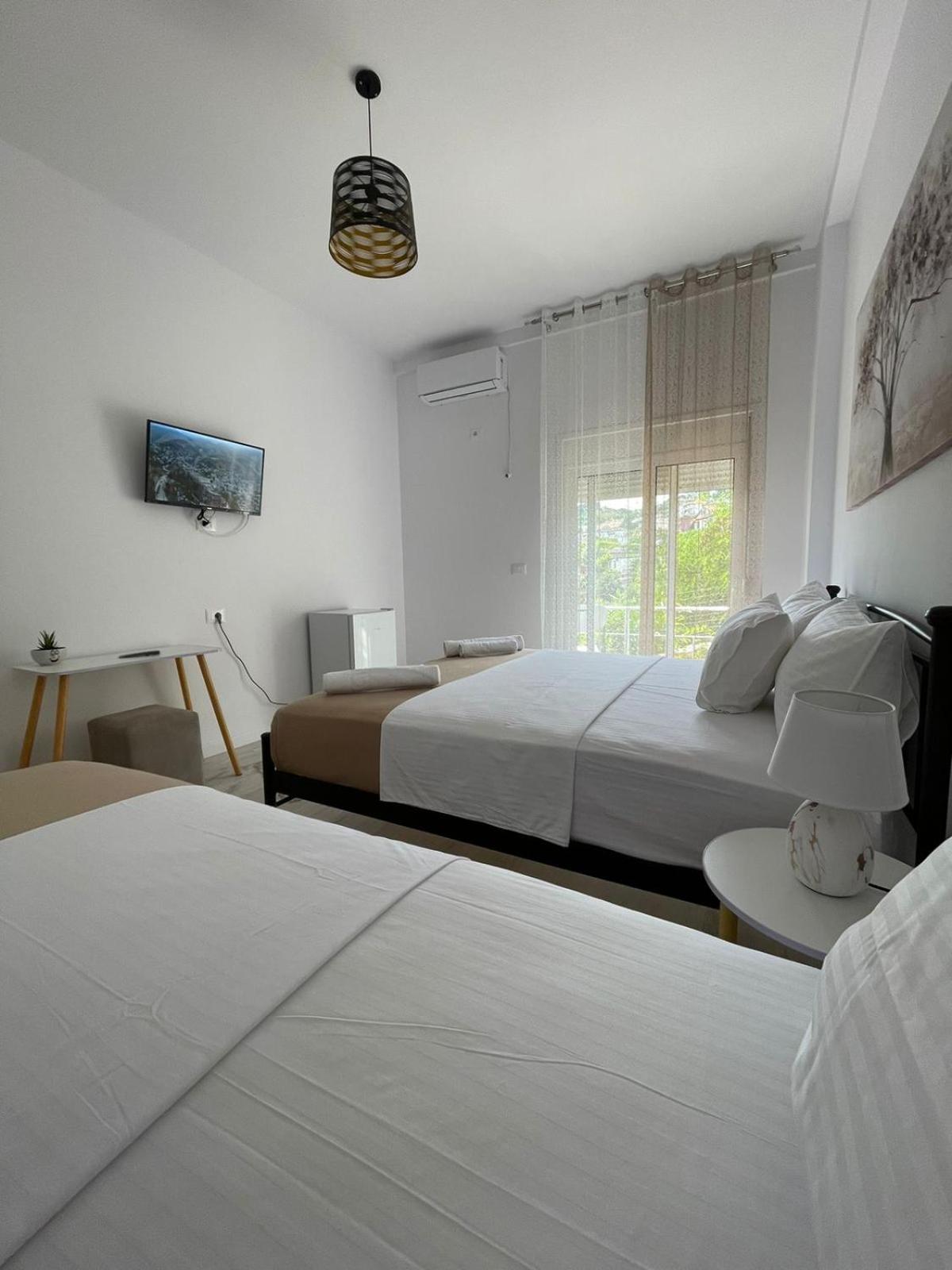 Ilvi Guesthouse Gjirokastër Екстериор снимка