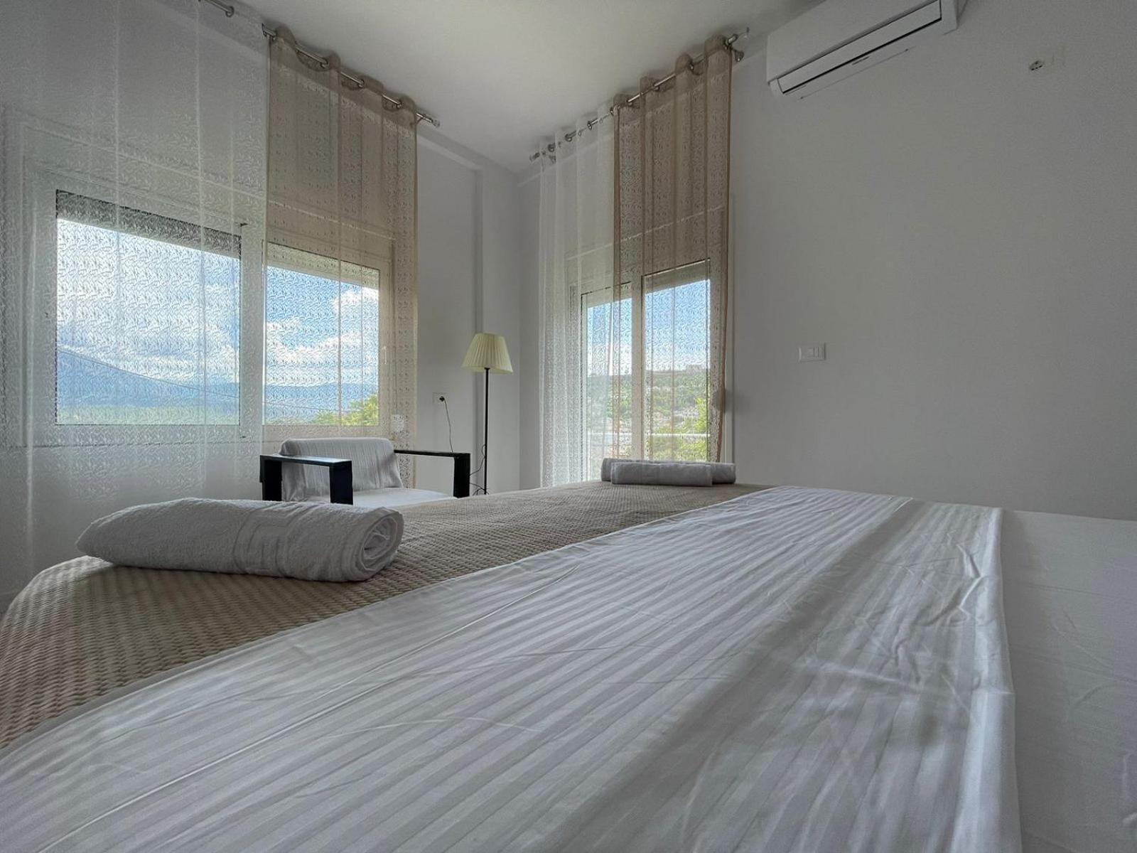 Ilvi Guesthouse Gjirokastër Екстериор снимка
