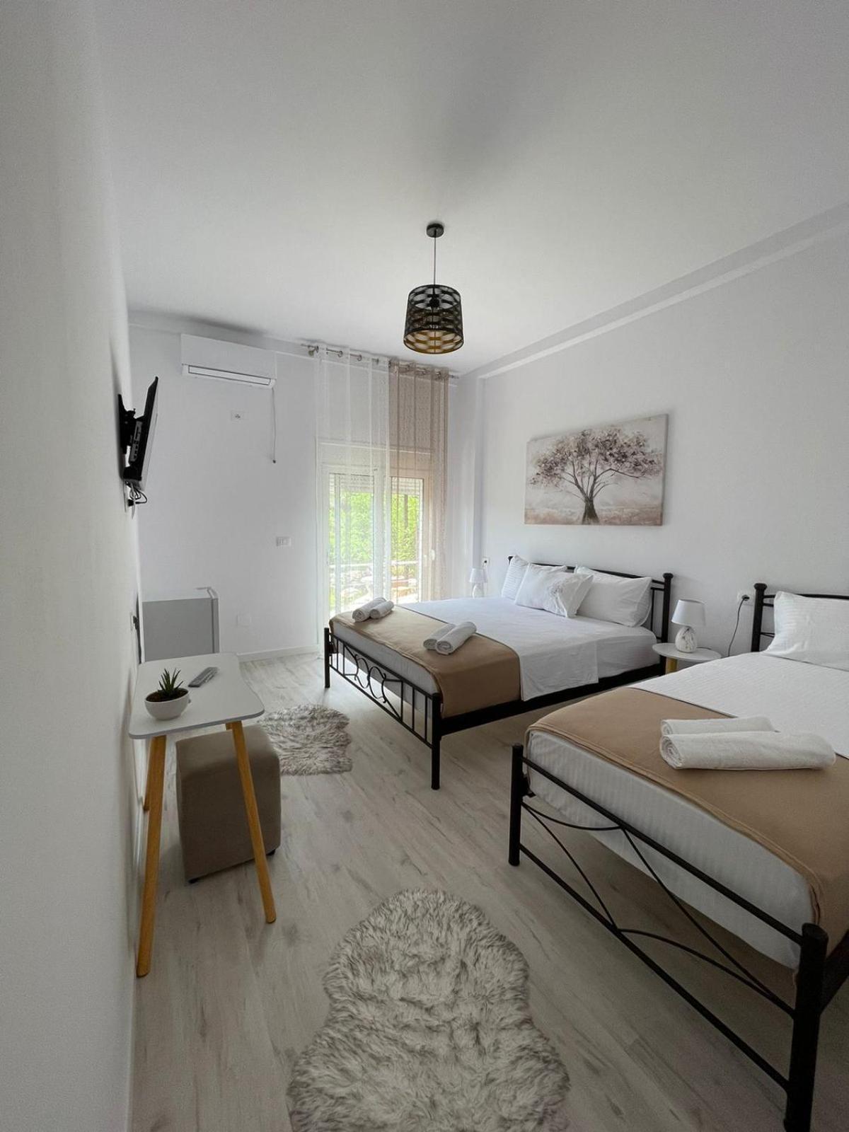 Ilvi Guesthouse Gjirokastër Екстериор снимка