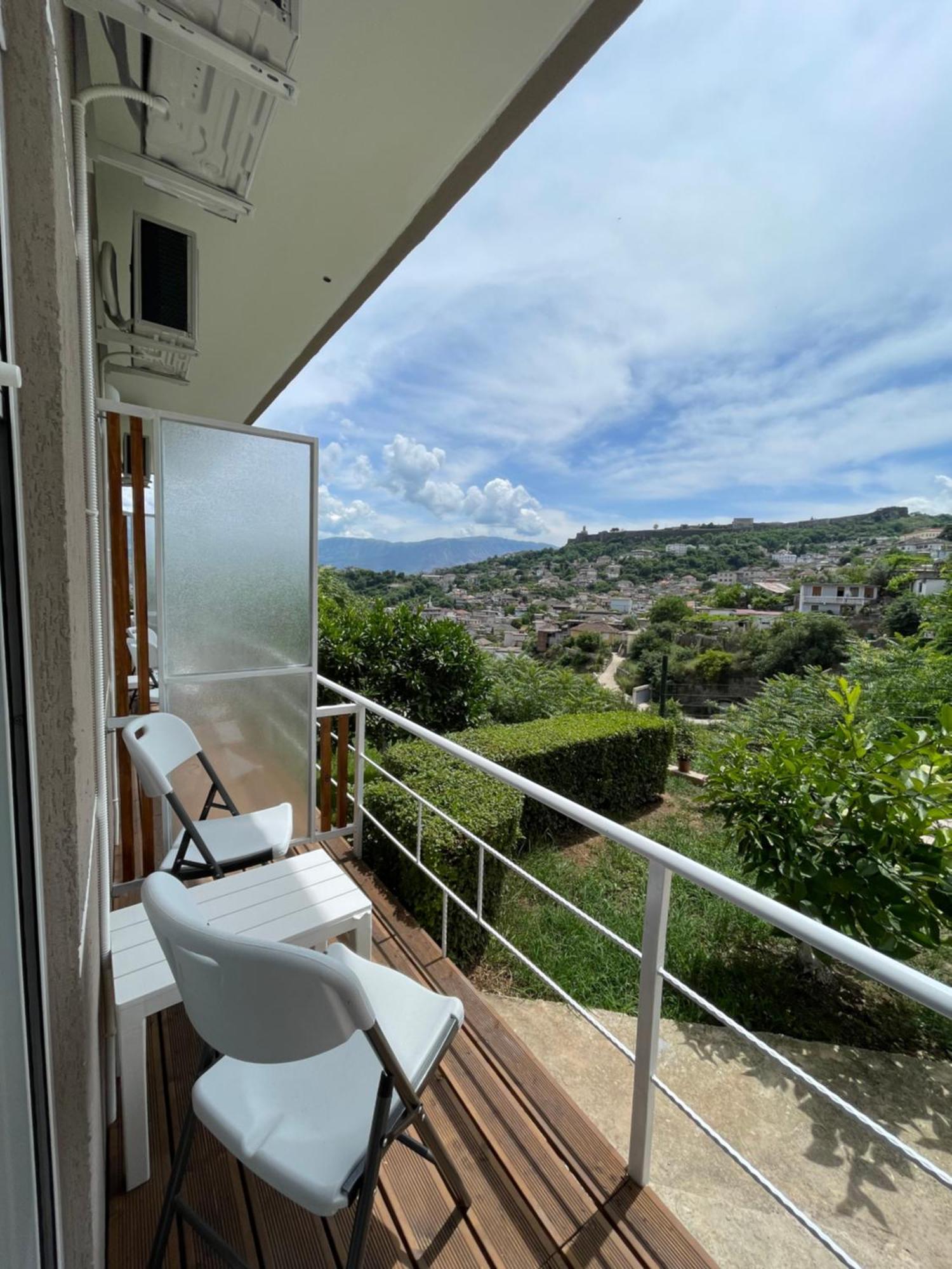 Ilvi Guesthouse Gjirokastër Екстериор снимка