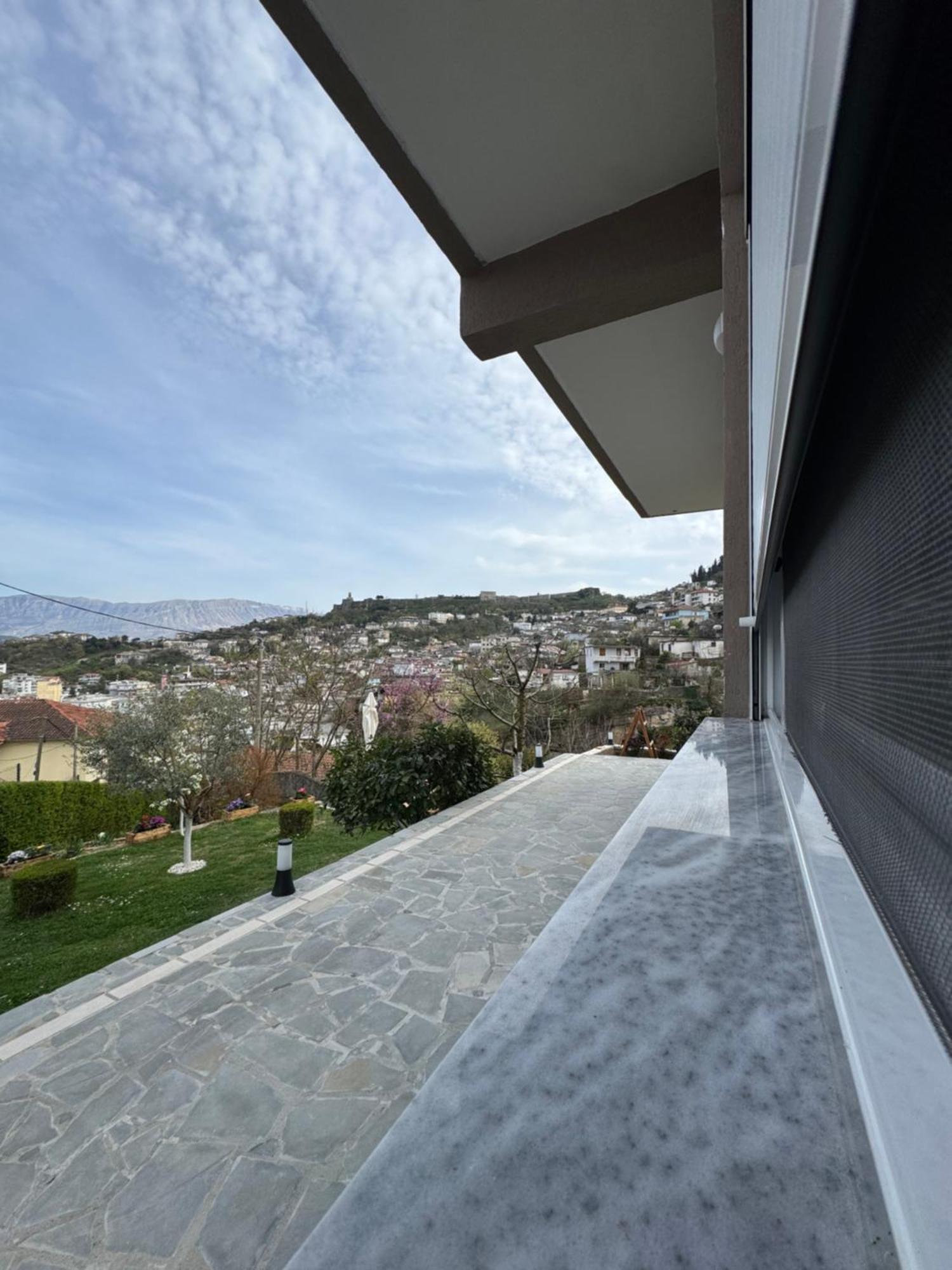 Ilvi Guesthouse Gjirokastër Екстериор снимка